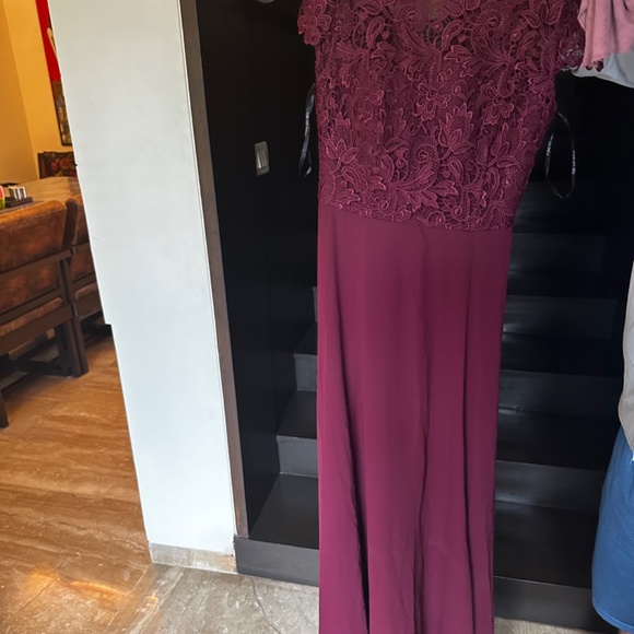 Maroon gown - Picture 3 of 3